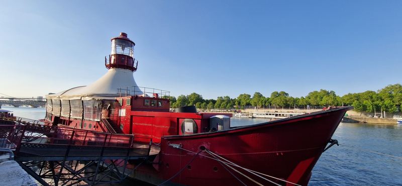 Le Bateau Phare, proue et phare